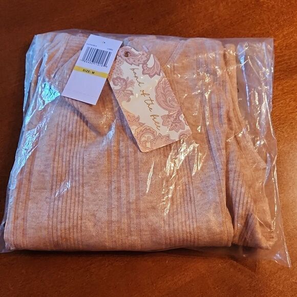 Band Of The Free Ribbed 3/4 Sleeve Mock Neck Lightweight Sweater, Medium, Tan - Picture 8 of 8